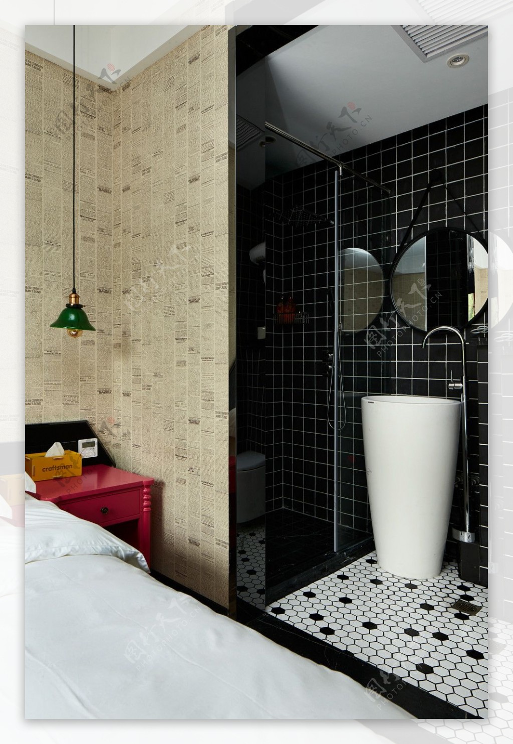 现代时尚卧室黑白格地板室内装修效果图