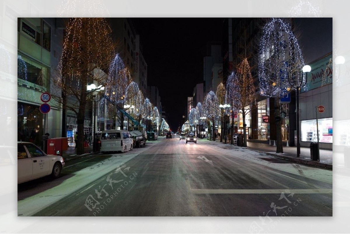 夜景雪夜车灯马路