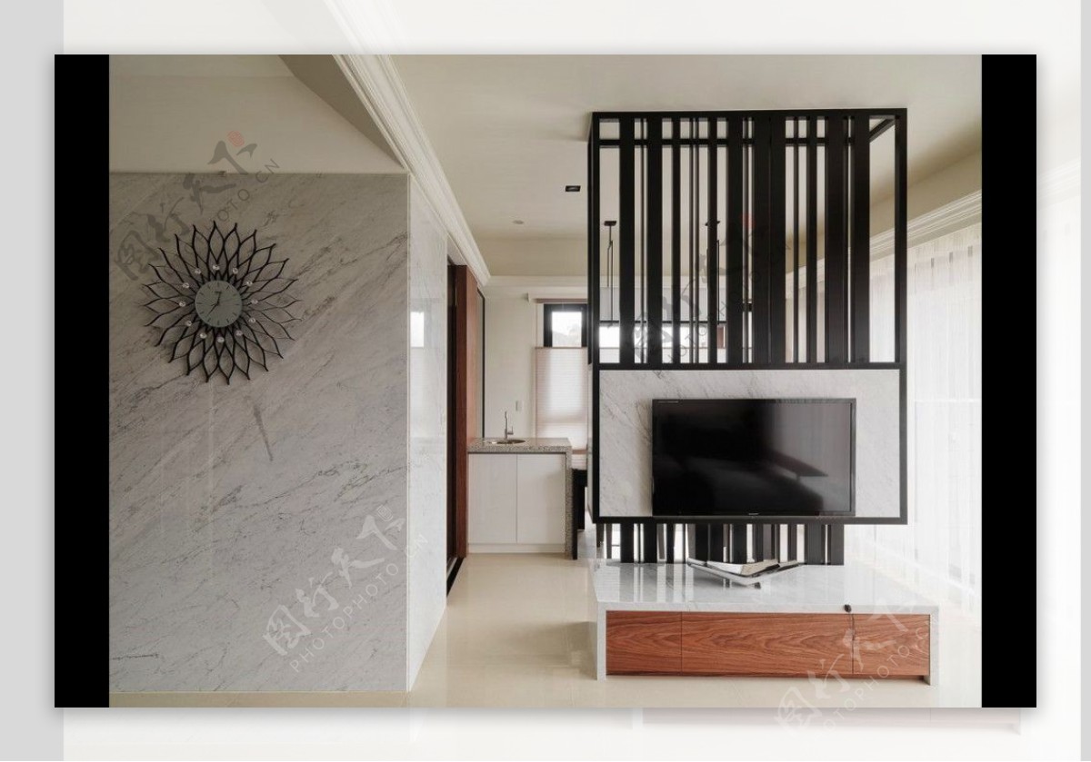 简约客厅木质条纹电视背景墙装修效果图