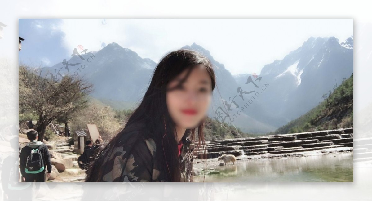 西藏旅游的姑娘