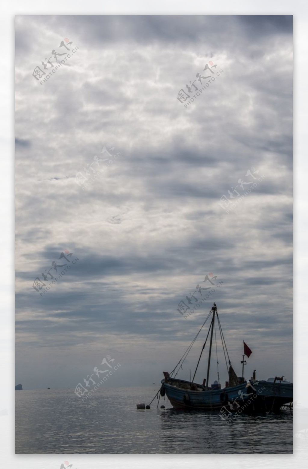 云下的渔船