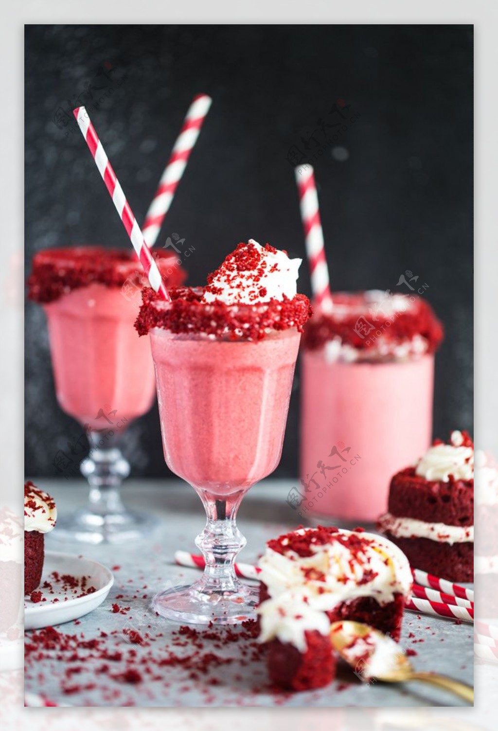 草莓奶昔草莓蛋糕甜品