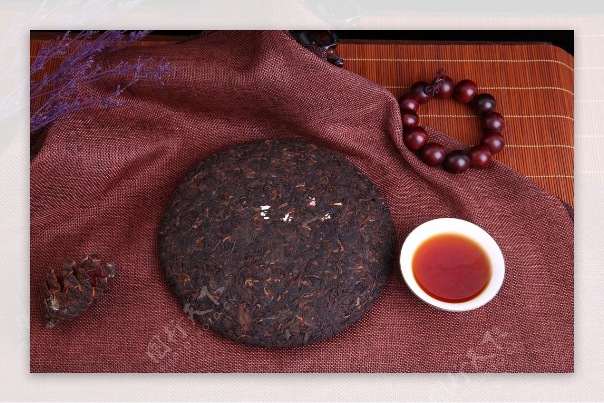传统普洱茶饼