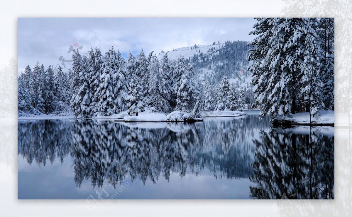 冬天湖边雪景