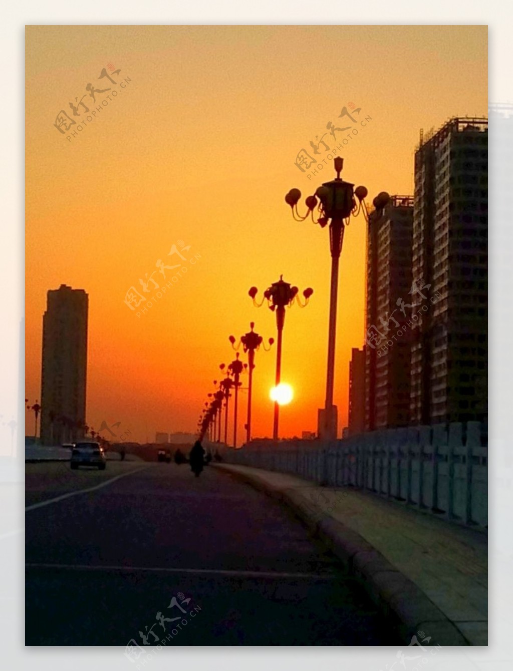 夕阳下的漯河桥