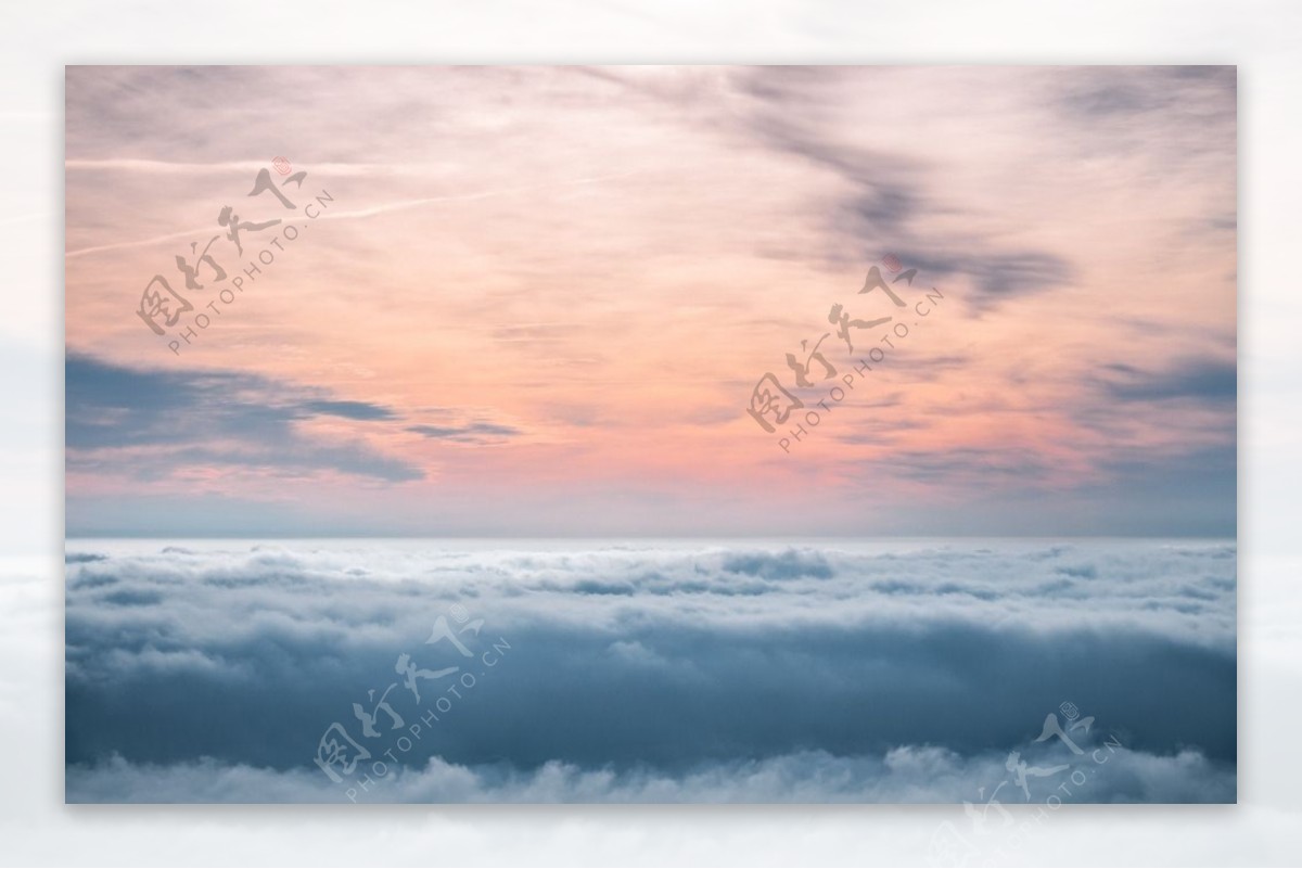 夕阳下的大山风景