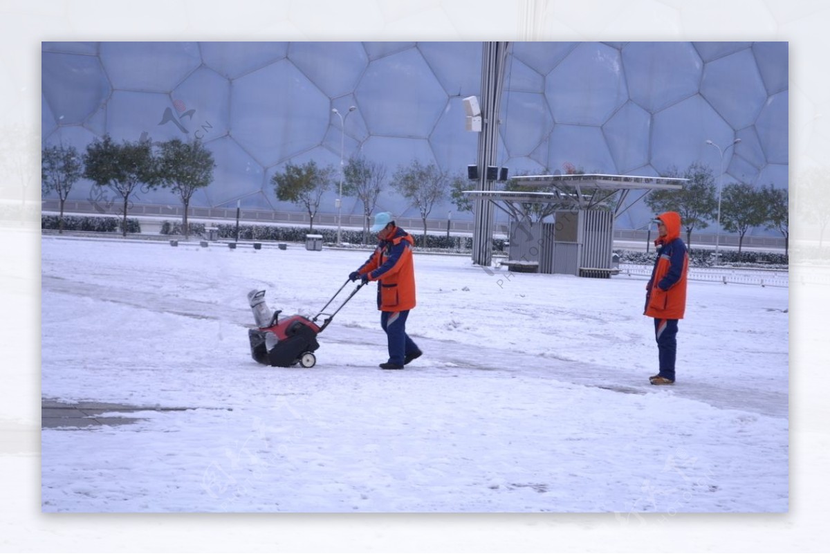 铲雪车