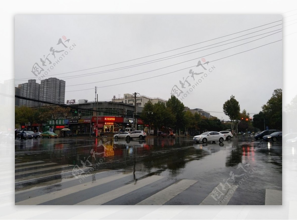 雨天的城市街道