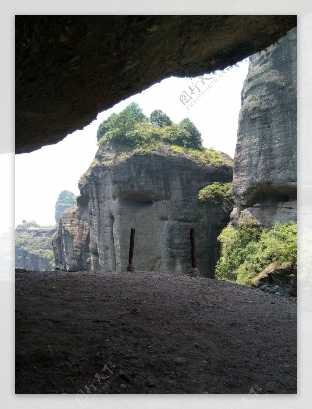 霍山悬崖洞穴