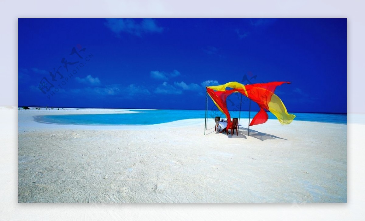 hdr摄影高清蓝天沙滩躺椅贴图