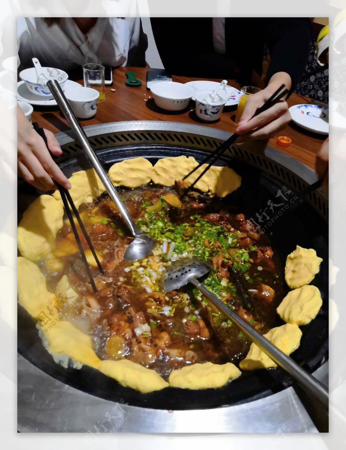 东北菜铁锅炖大鹅的正宗做法,吃到满嘴留油！ - 哔哩哔哩