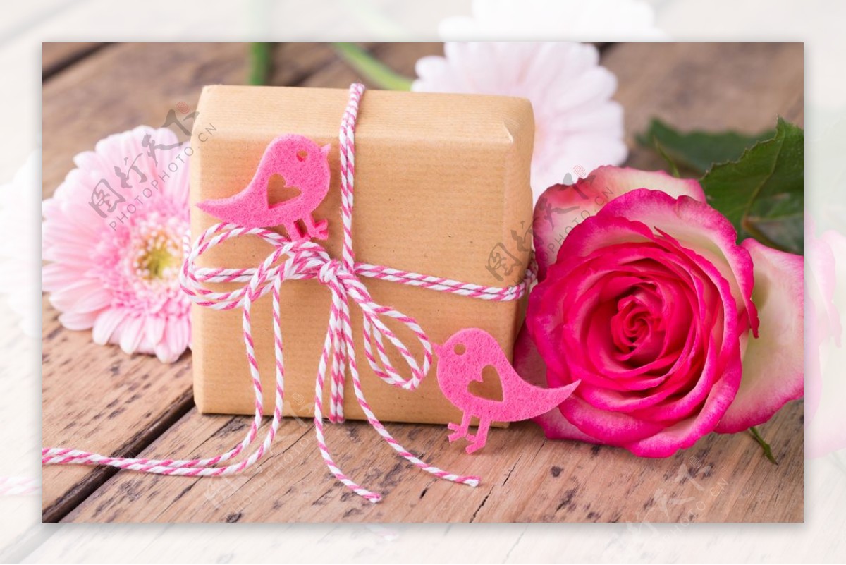 菊花纸盒与玫瑰花