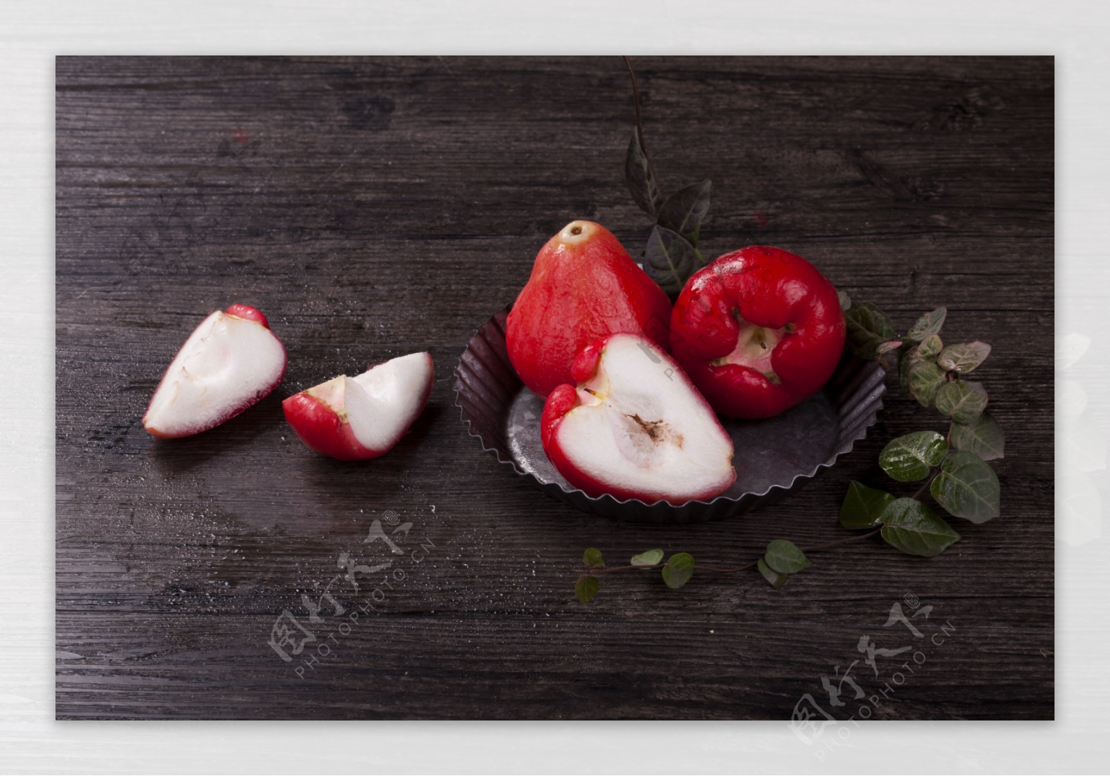 红色新鲜水果洋蒲桃实物图摄影图1