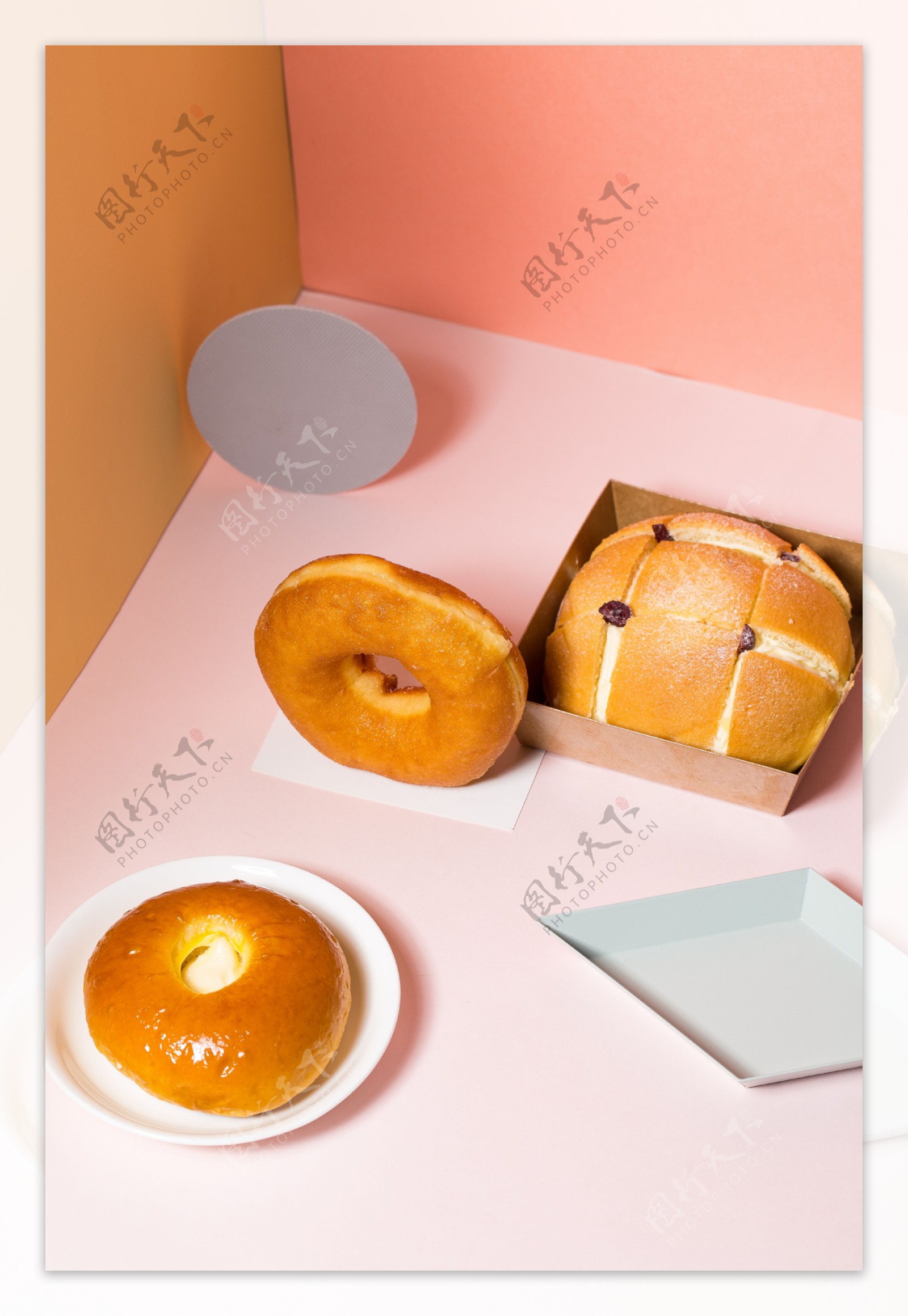 点心甜甜圈和面包实物图摄影图1