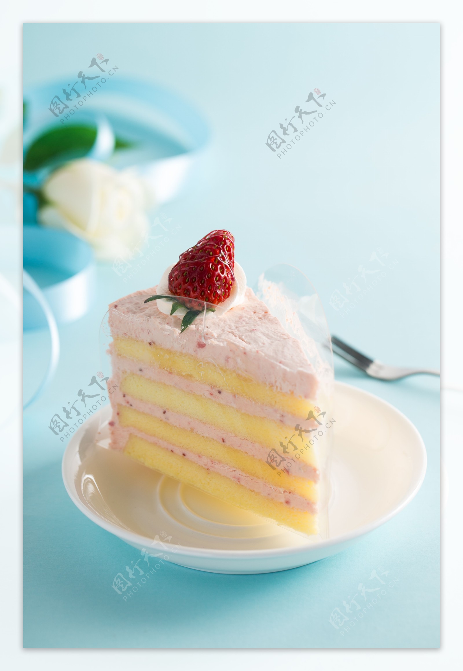 甜点草莓奶油蛋糕实物图摄影图2