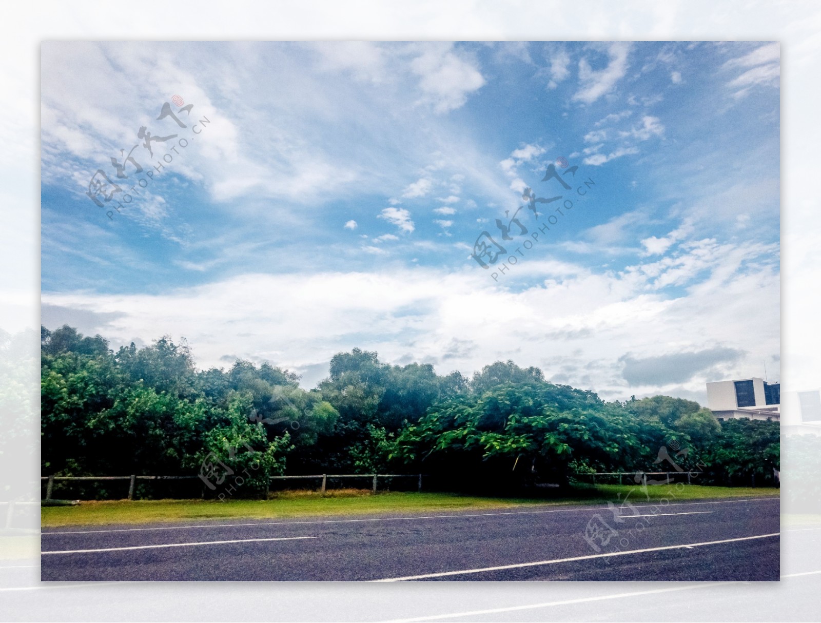 澳洲的蓝天和公路风景摄影
