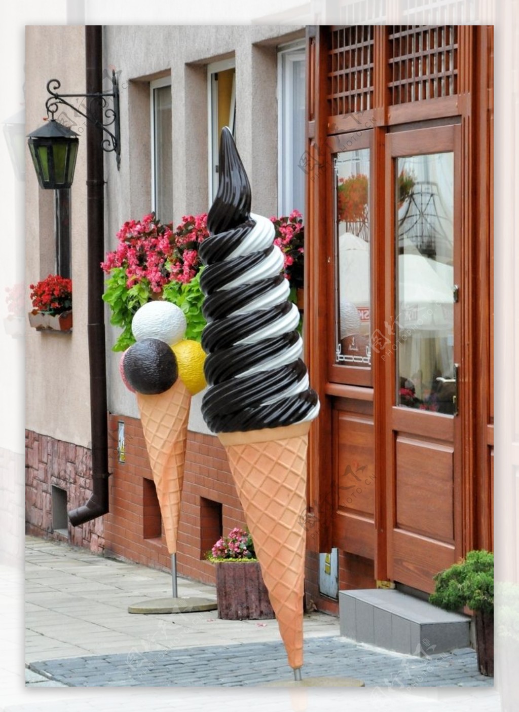 冰淇淋店门口招牌