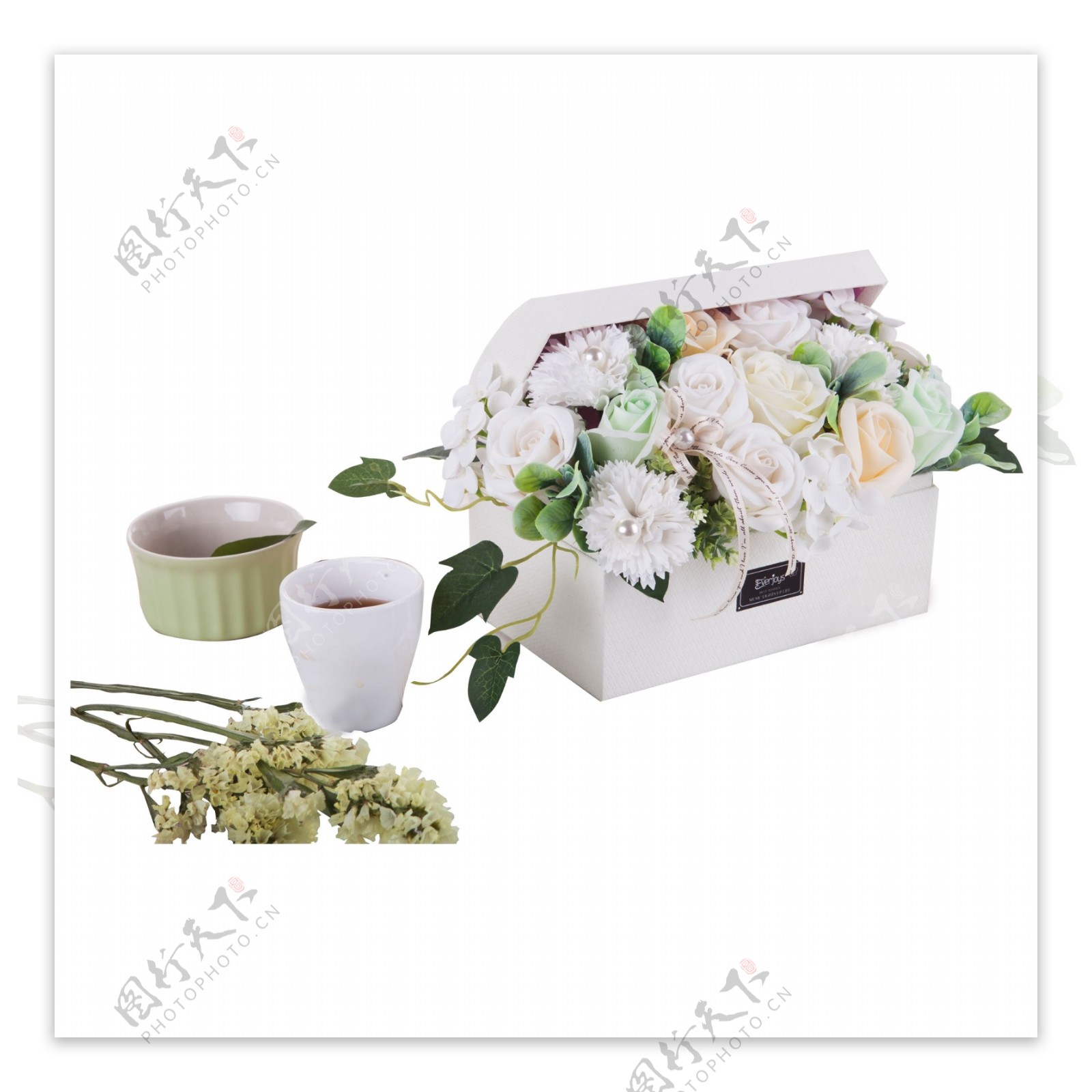 实拍节日礼物白色花盒餐具水杯