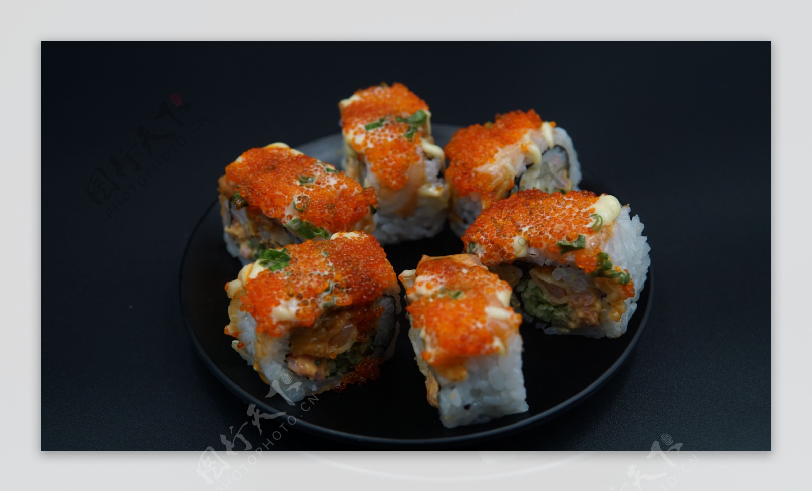 鱼子酱三文鱼寿司细节图