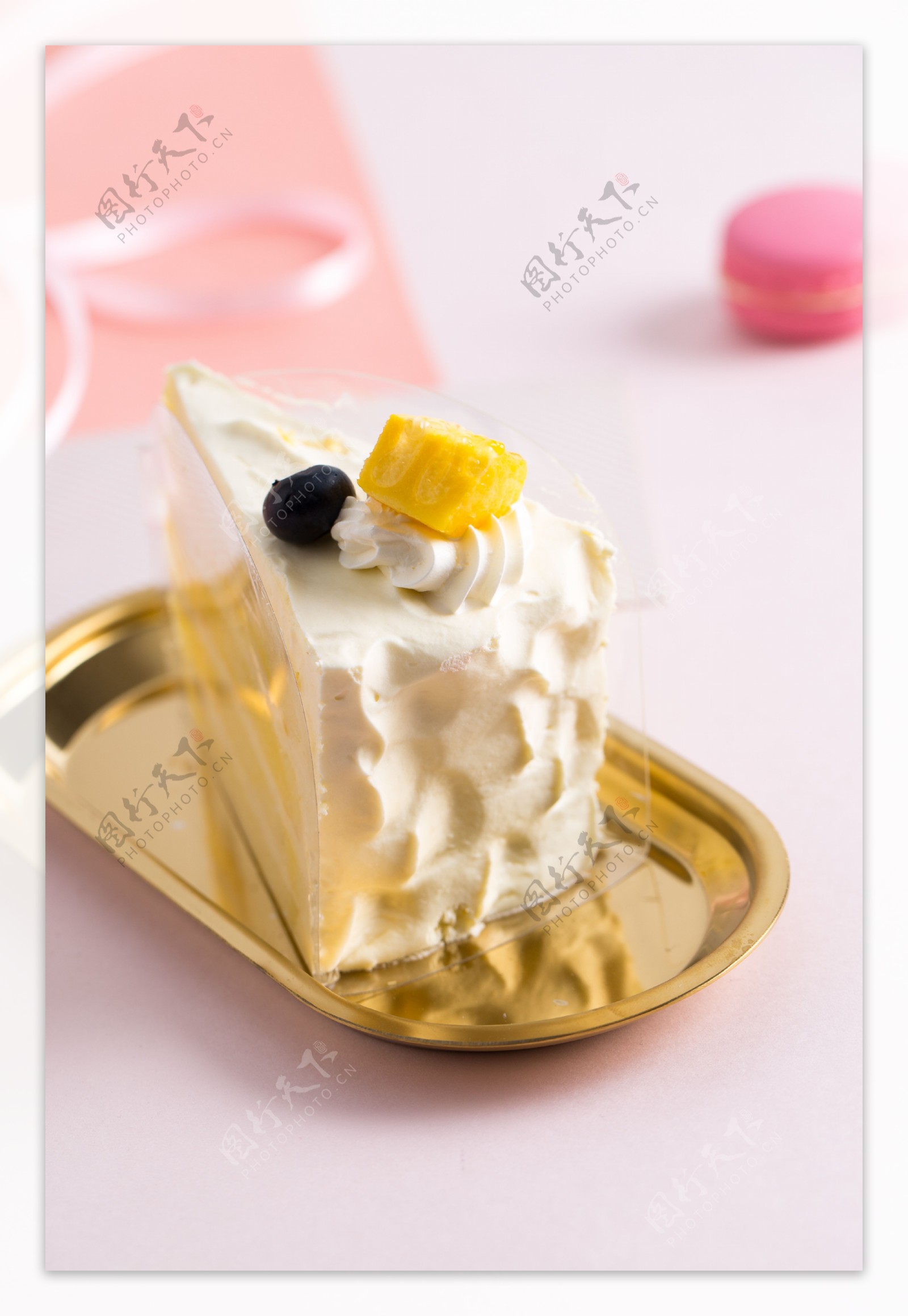 摄影图芒果蓝莓小三角蛋糕11