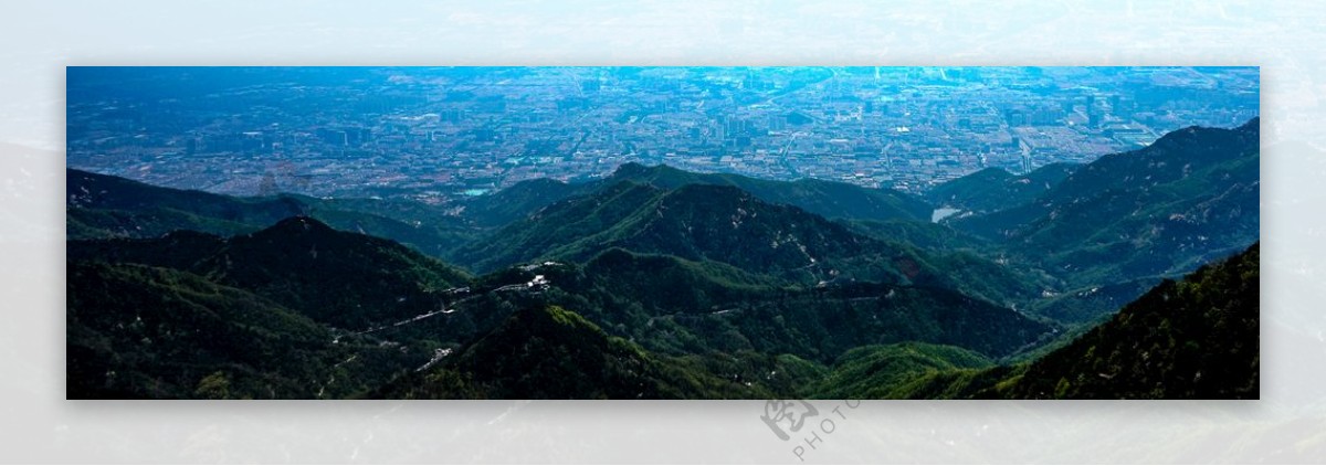 东岳泰山顶峰俯瞰泰安城