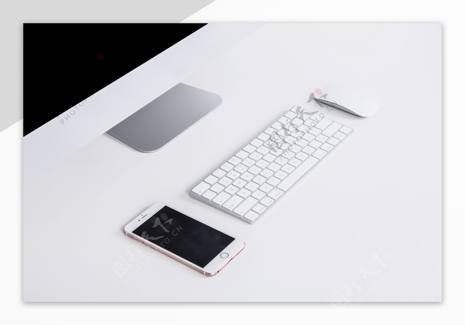 商务鼠标手机键盘电脑办公桌