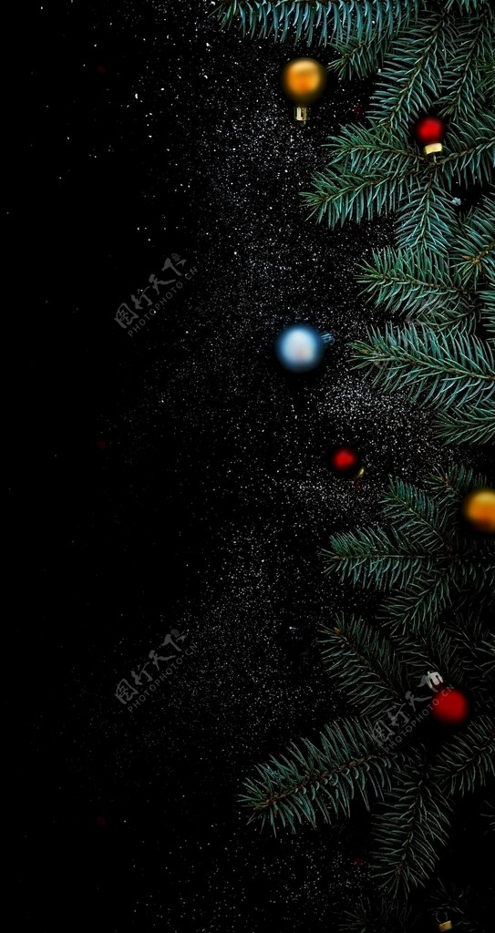 圣诞树彩球背景