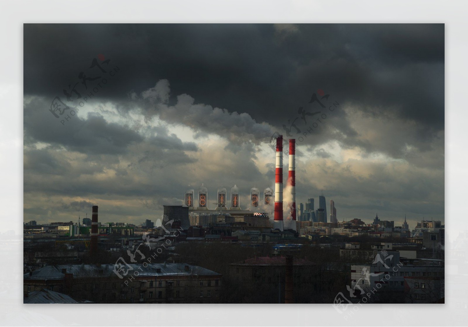 城市工厂烟囱天空乌云