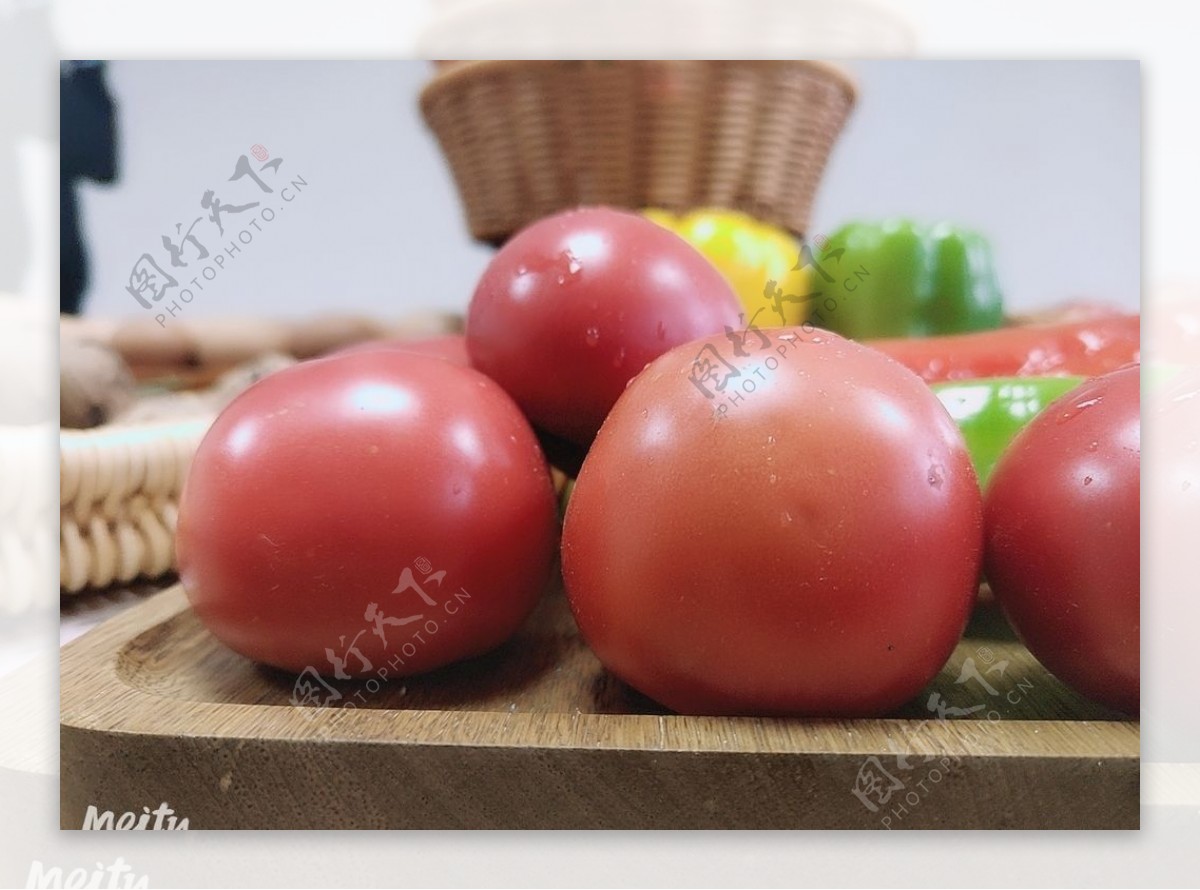 饭桌上的番茄