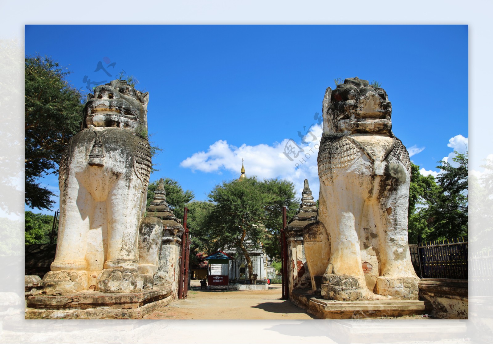 缅甸蒲甘古代寺庙石狮大门