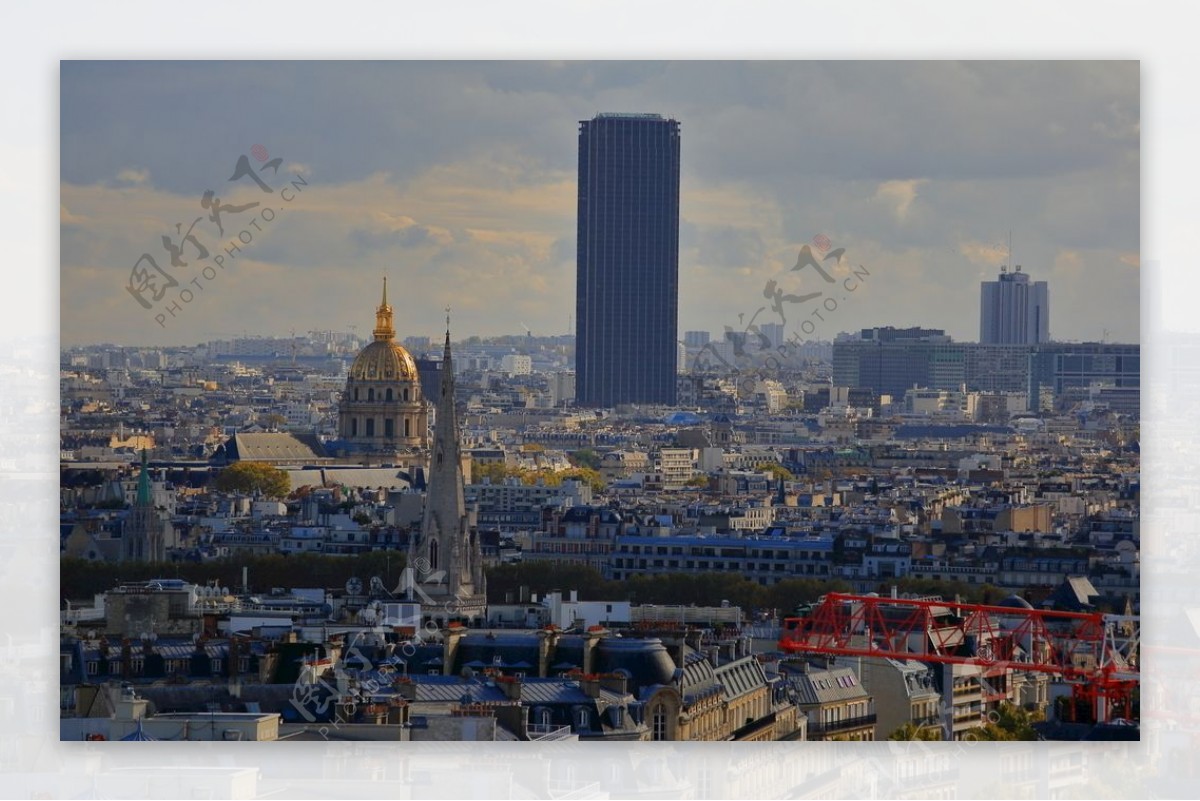 巴黎凯旋门上俯瞰蒙帕纳斯大厦