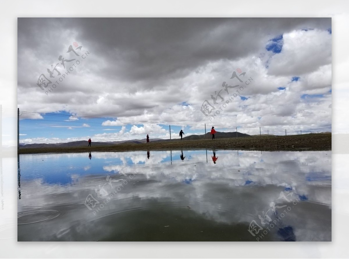 群山湖水天空倒影风景