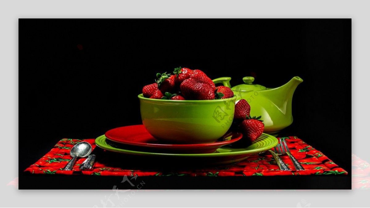 草莓水果餐具茶壶背景