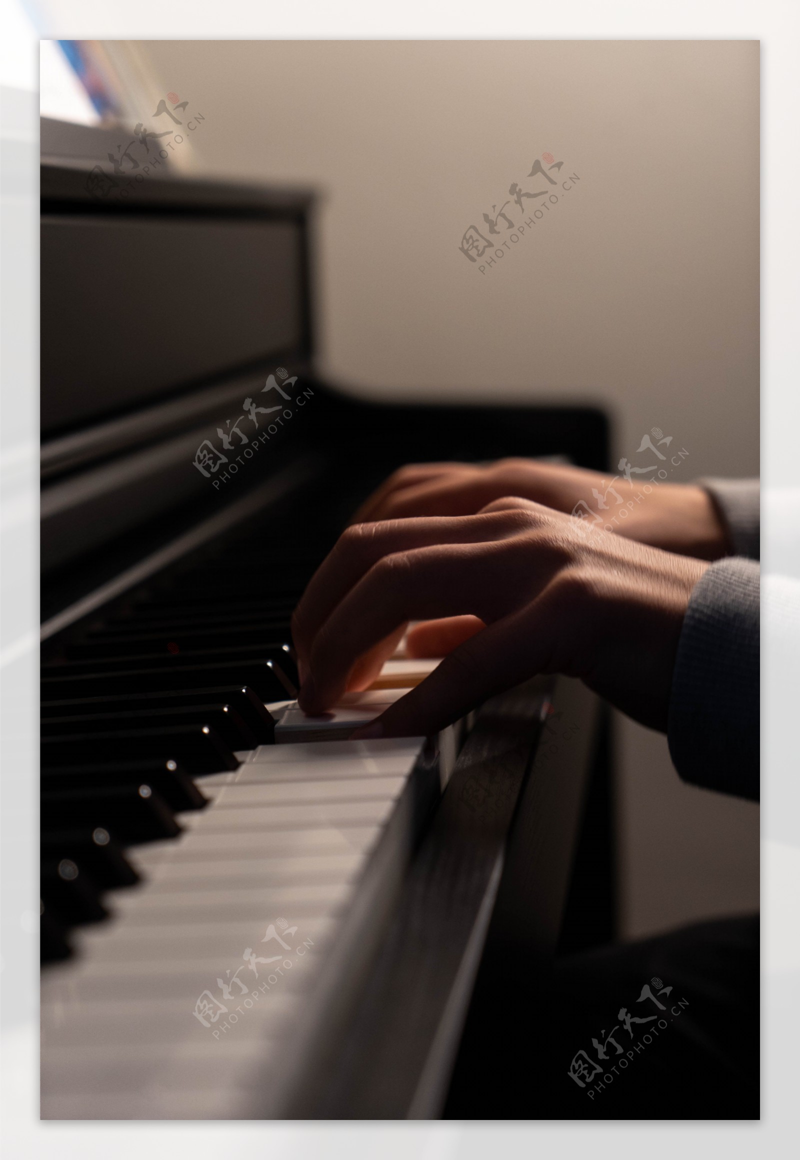 弹钢琴音乐