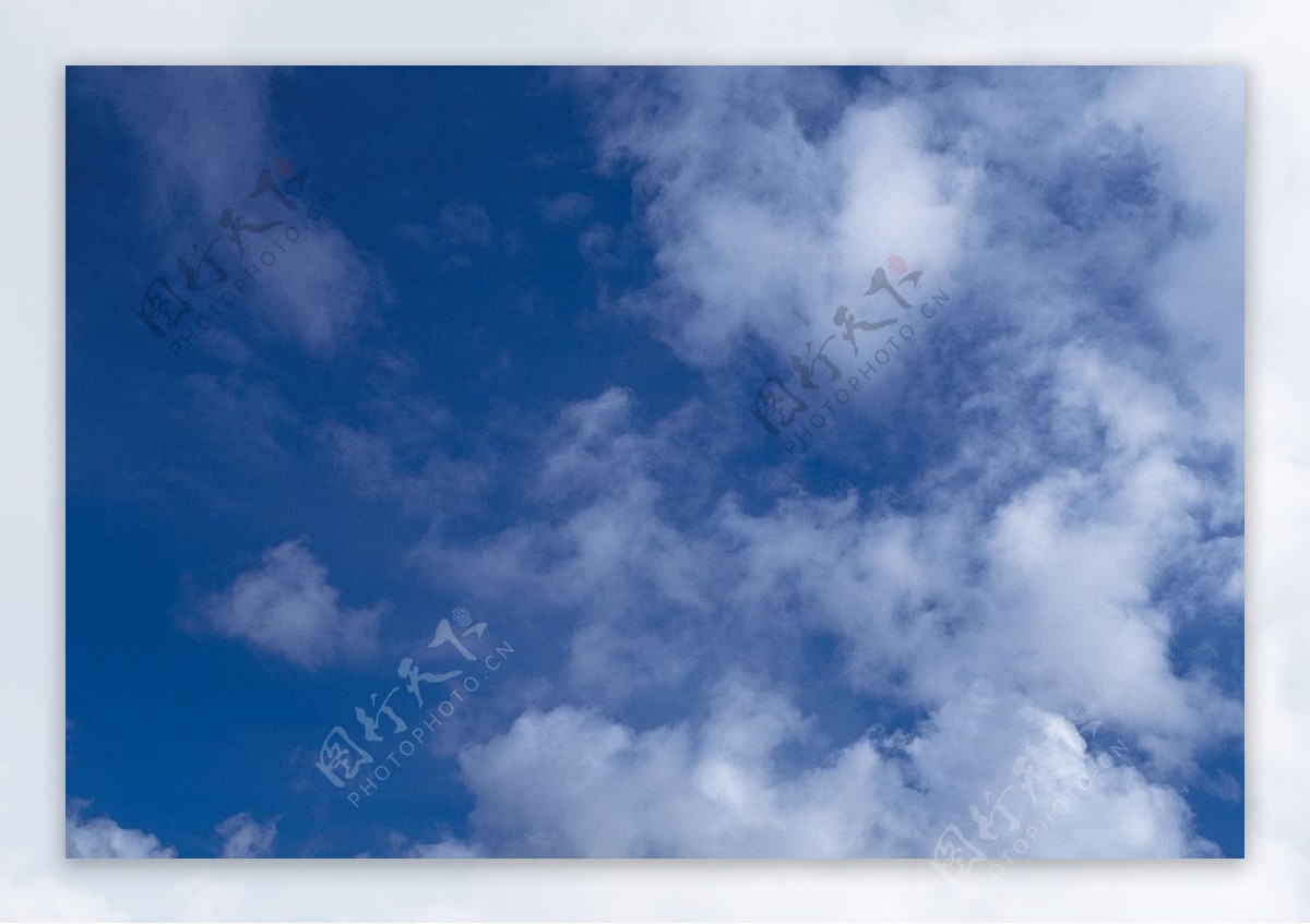 白云的蓝色天空素材