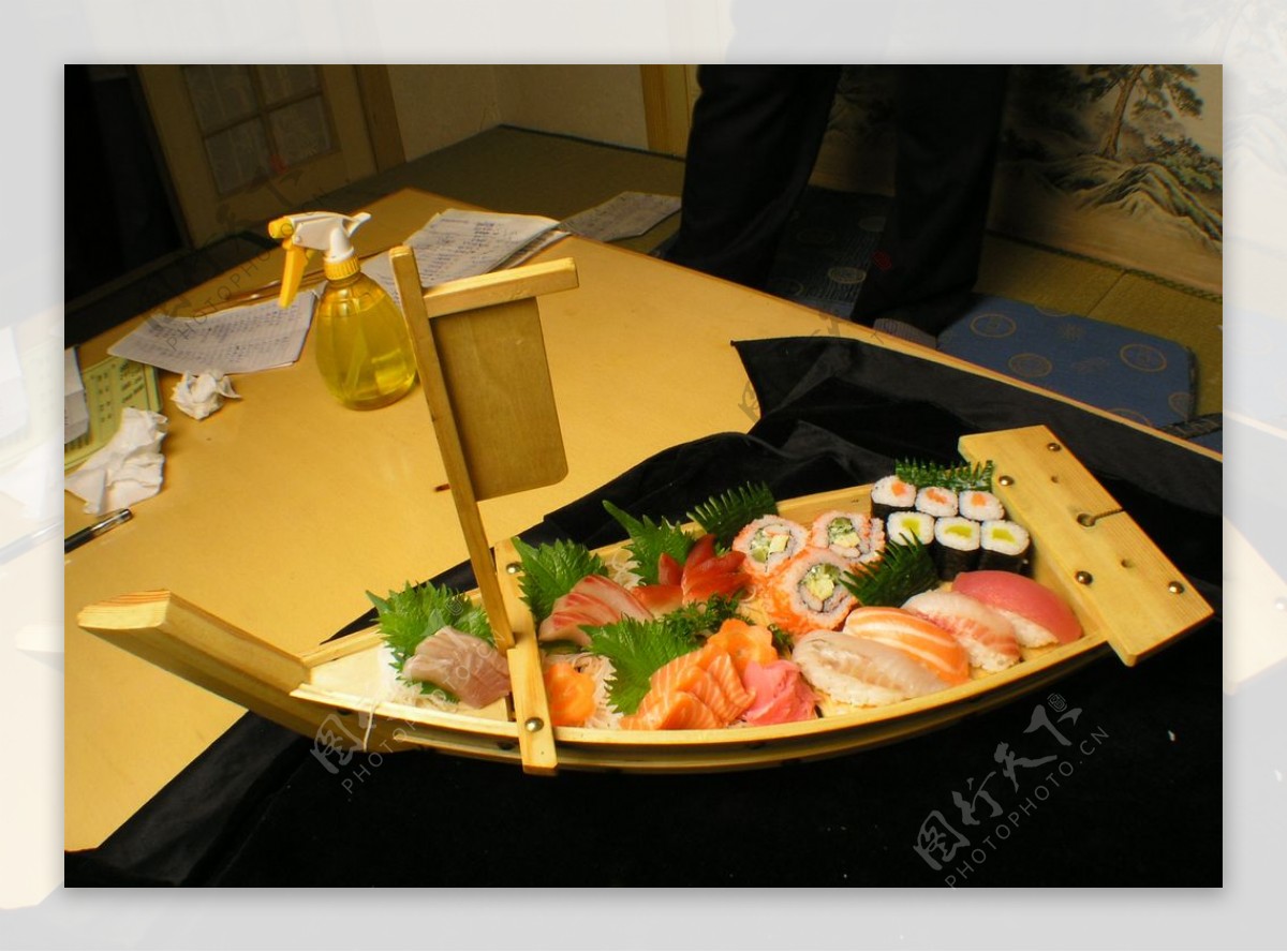 生鱼和寿司船