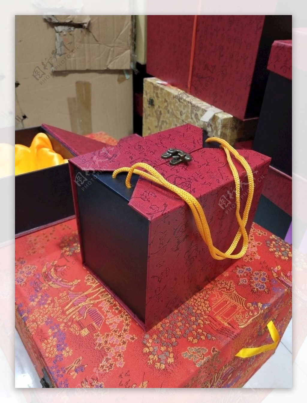 礼品包装盒红色带手提绳