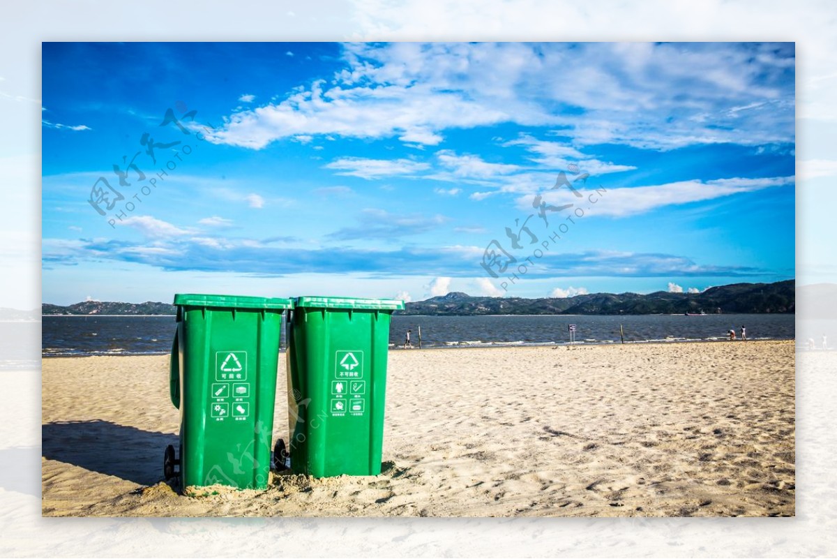 海滩沙滩垃圾桶摄影