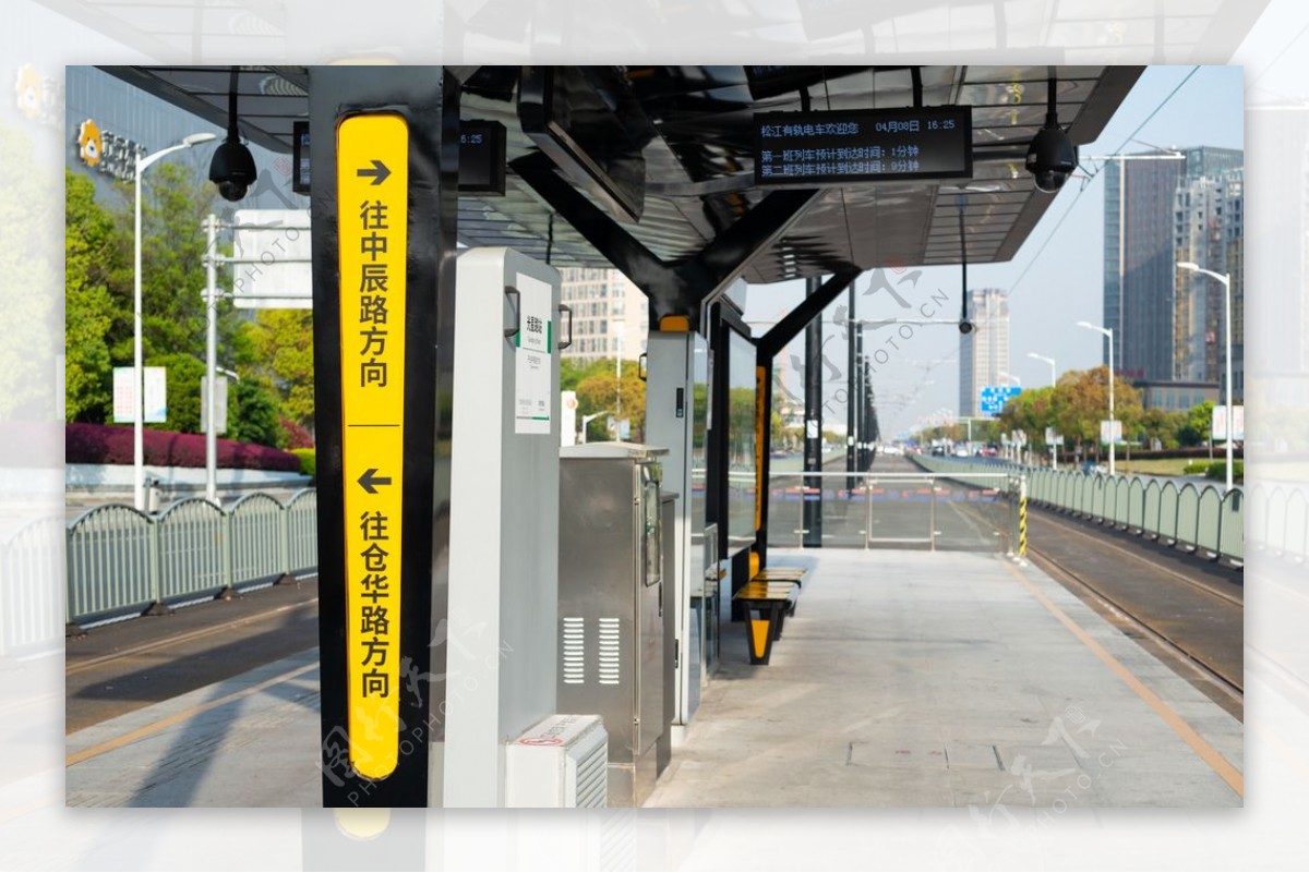 上海松江有轨电车站台图片