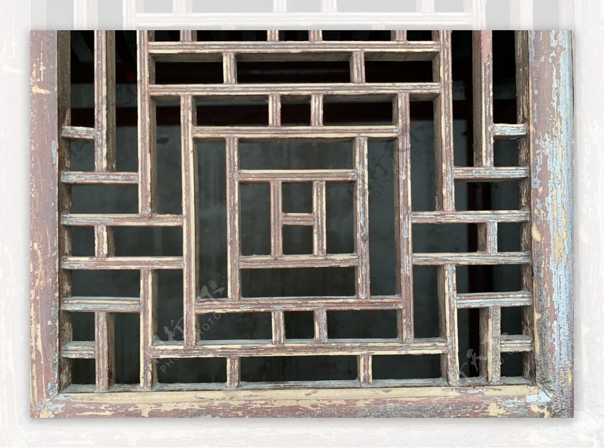 中式建筑雕花门窗图片