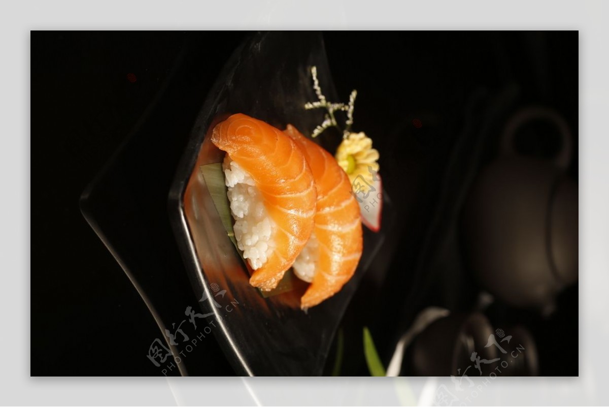 日料寿司美食三文鱼刺身图片