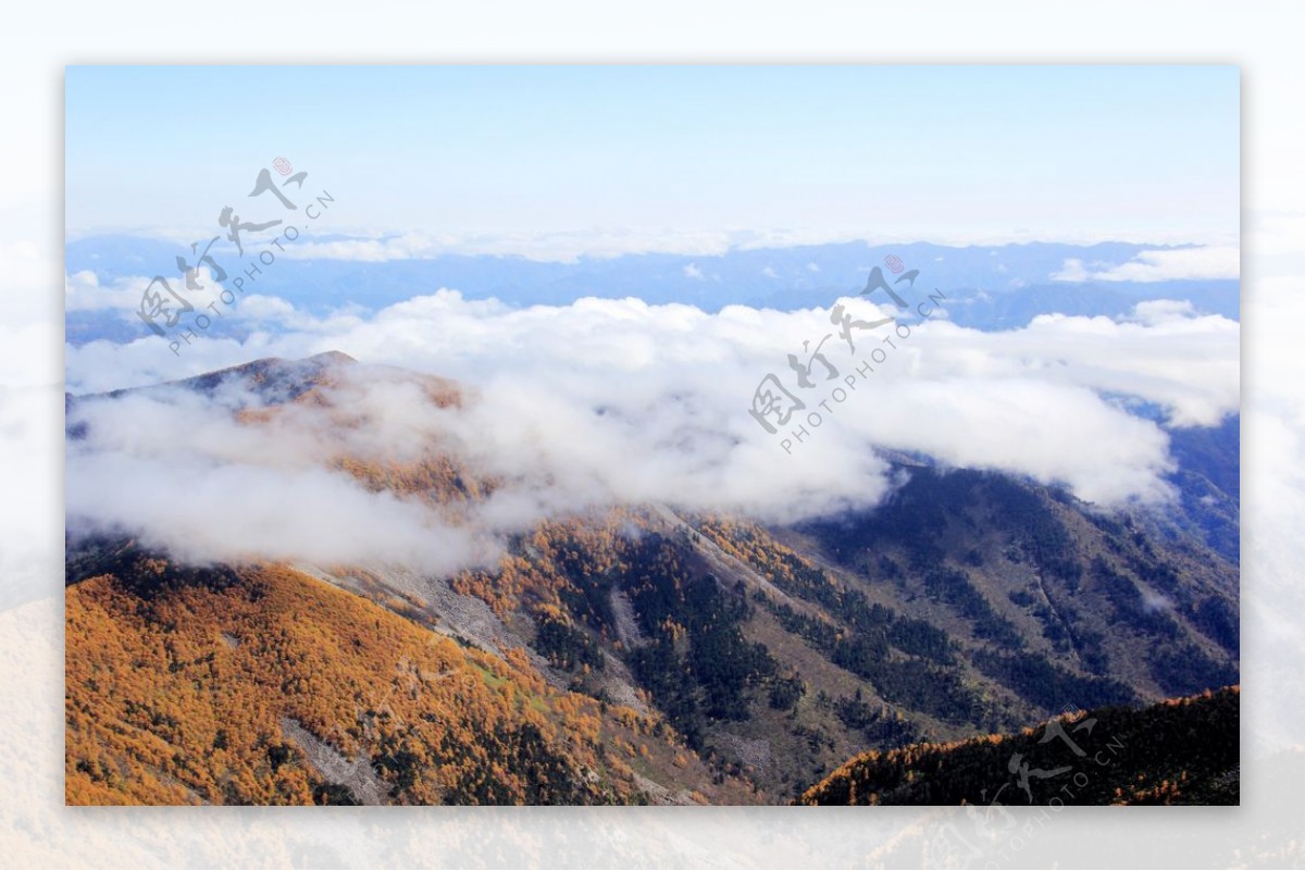 秦岭山脉秋景图图片