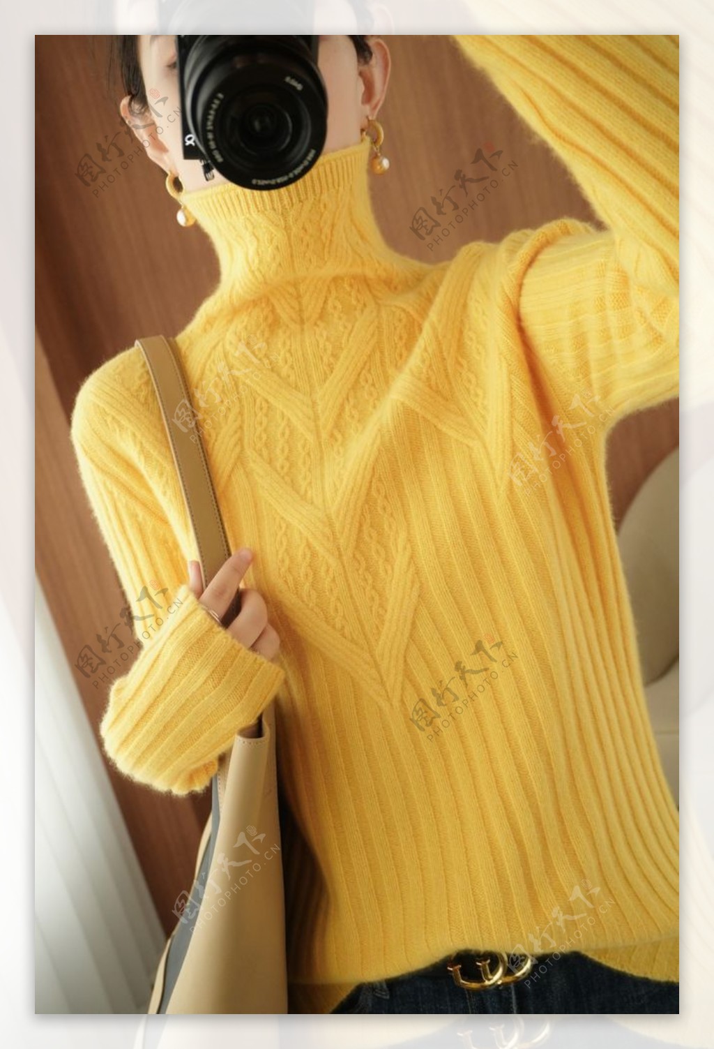 黄色毛衣图片