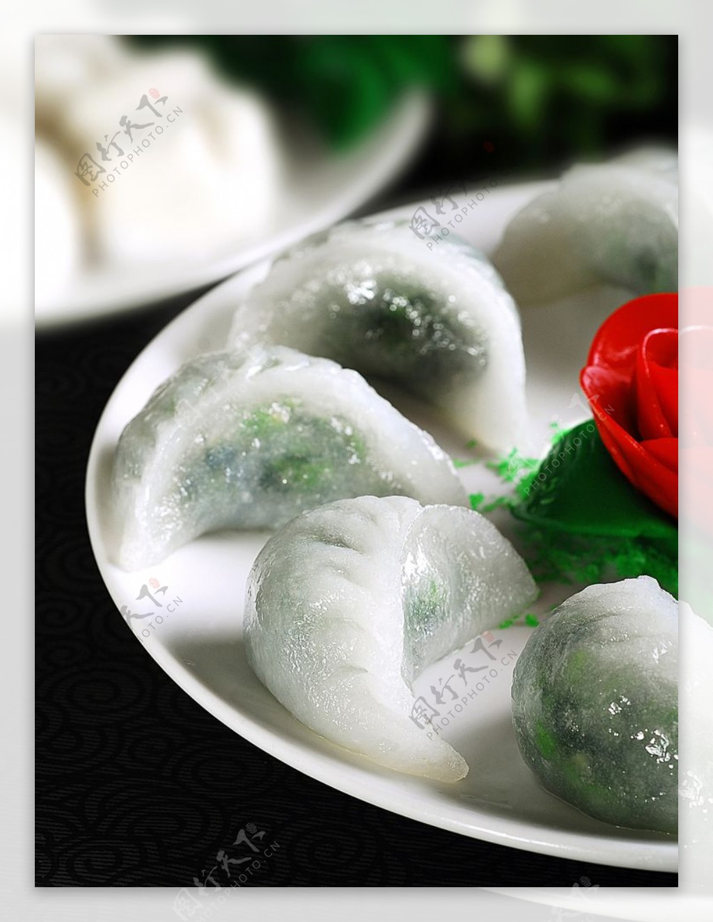 小吃碧绿水晶饺图片