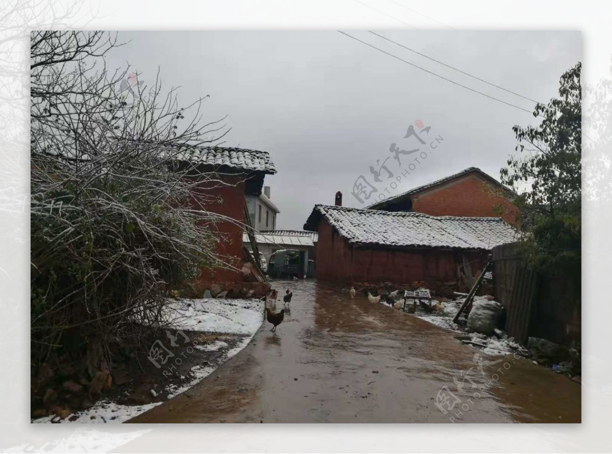 冬季里的村庄图片