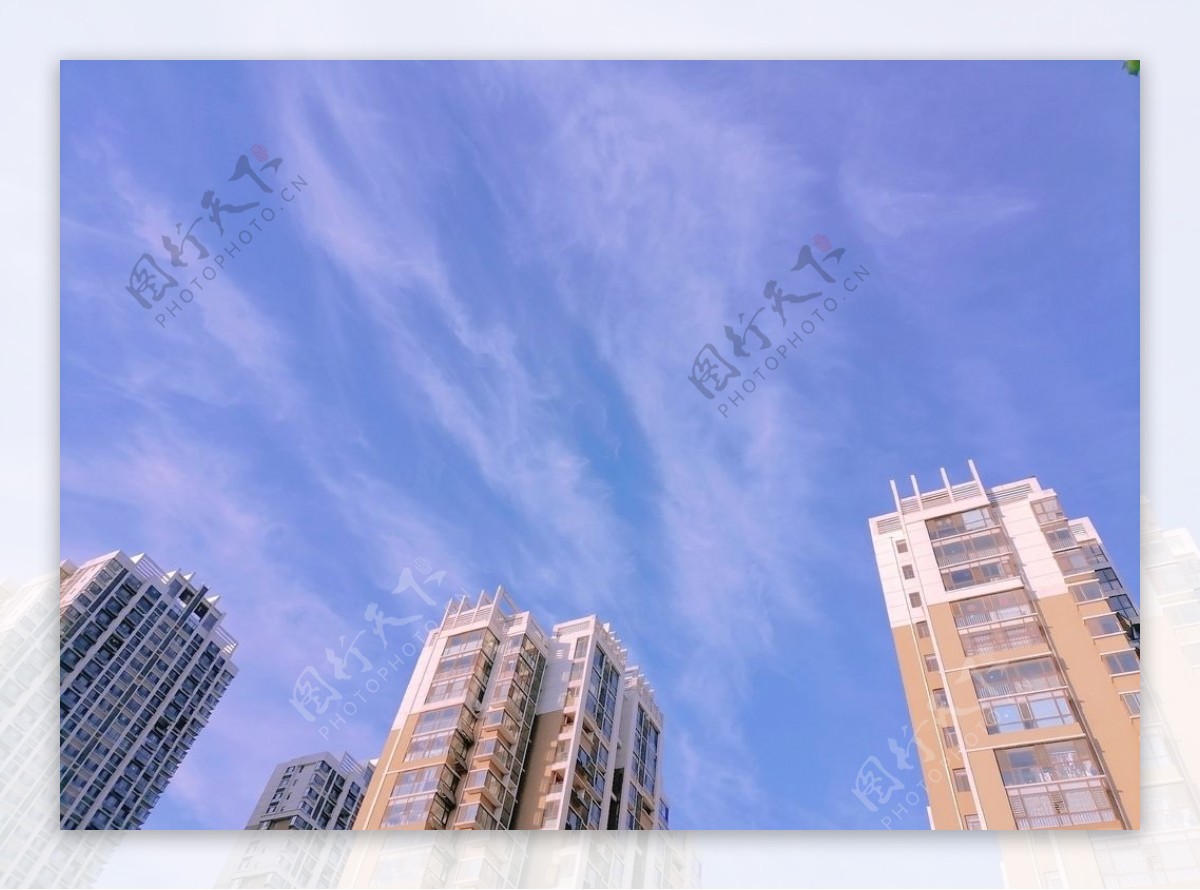 城市蓝天白云图图片