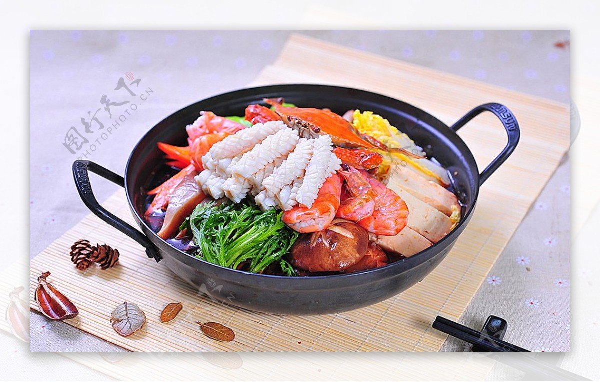 日韩料理海鲜火锅图片