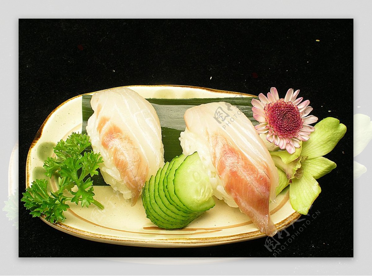 美国红斑鱼寿司图片