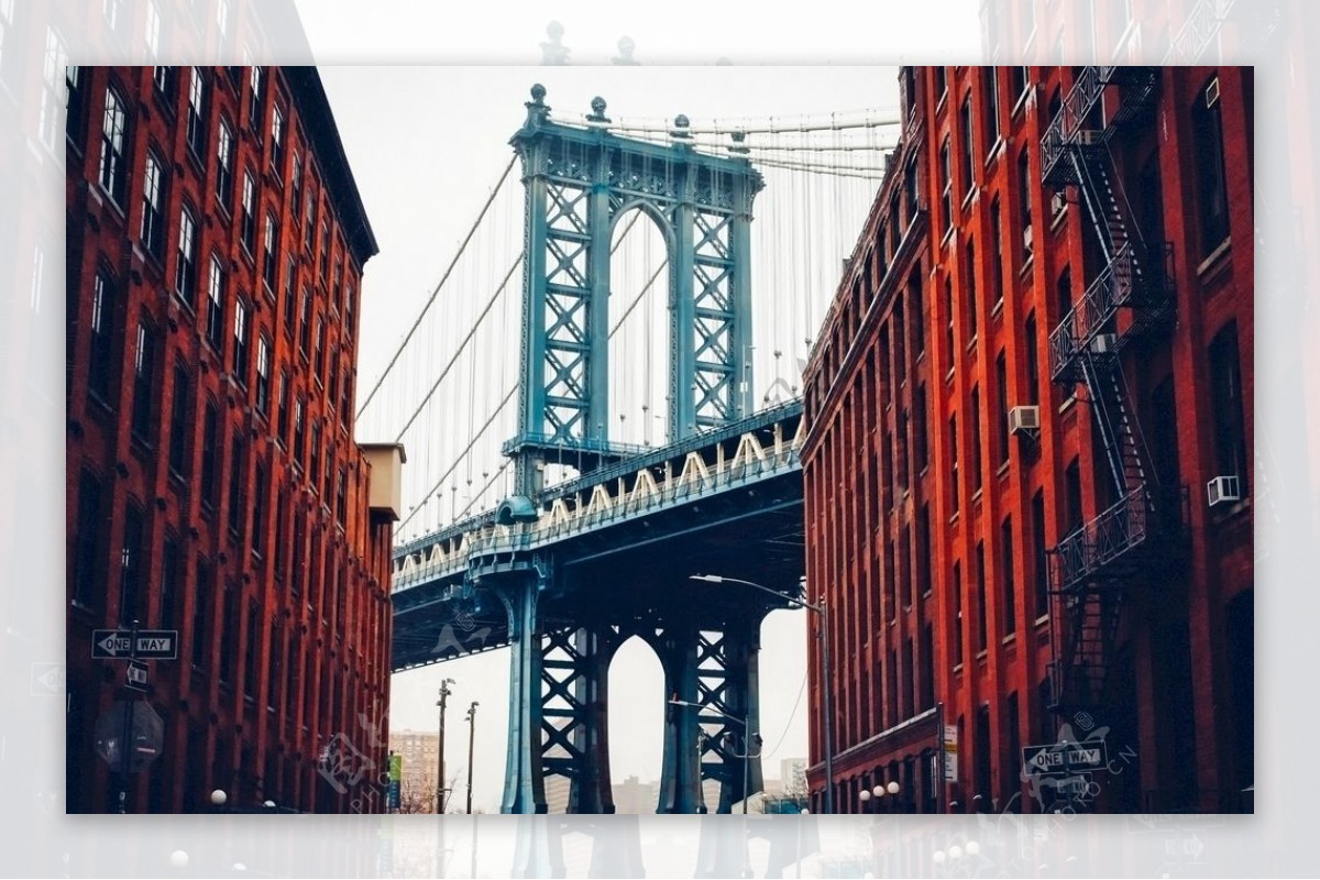 红色建筑桥图片