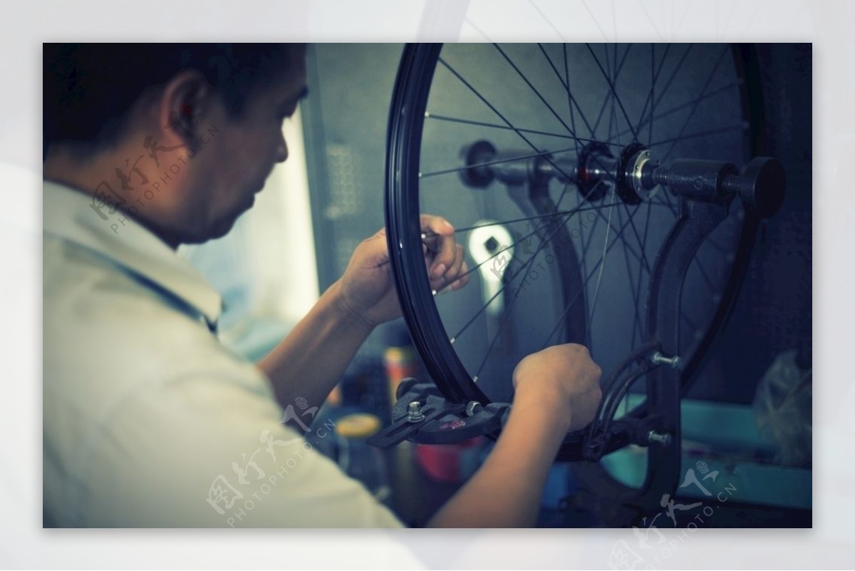 自行车修理图片